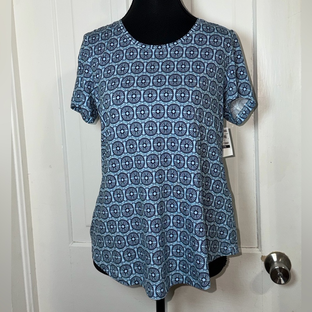 NWT Women's small, s/p JM Collection Geometric Blue Short Sleeve Top‎